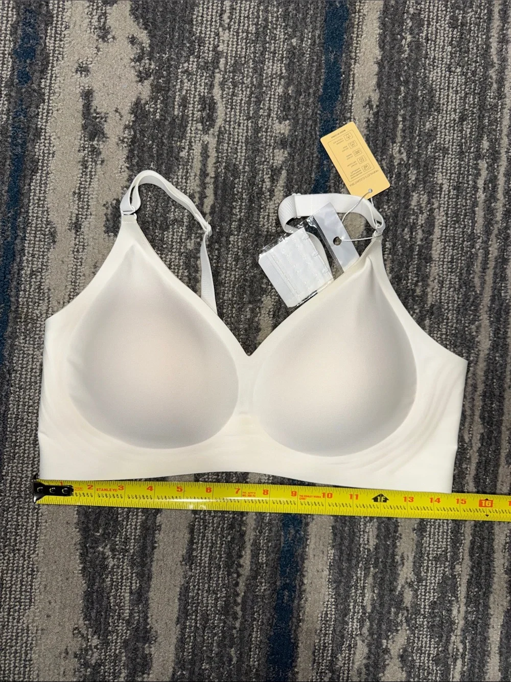 NWT Size Large Seamless Light Cream Wireless Molded Cup Bra Adjustable Strap